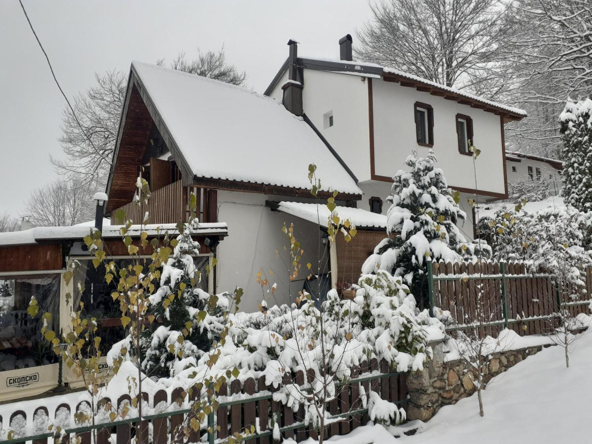 Restaurant And Apartments - T'Ga Za Jug Lazaropole Экстерьер фото